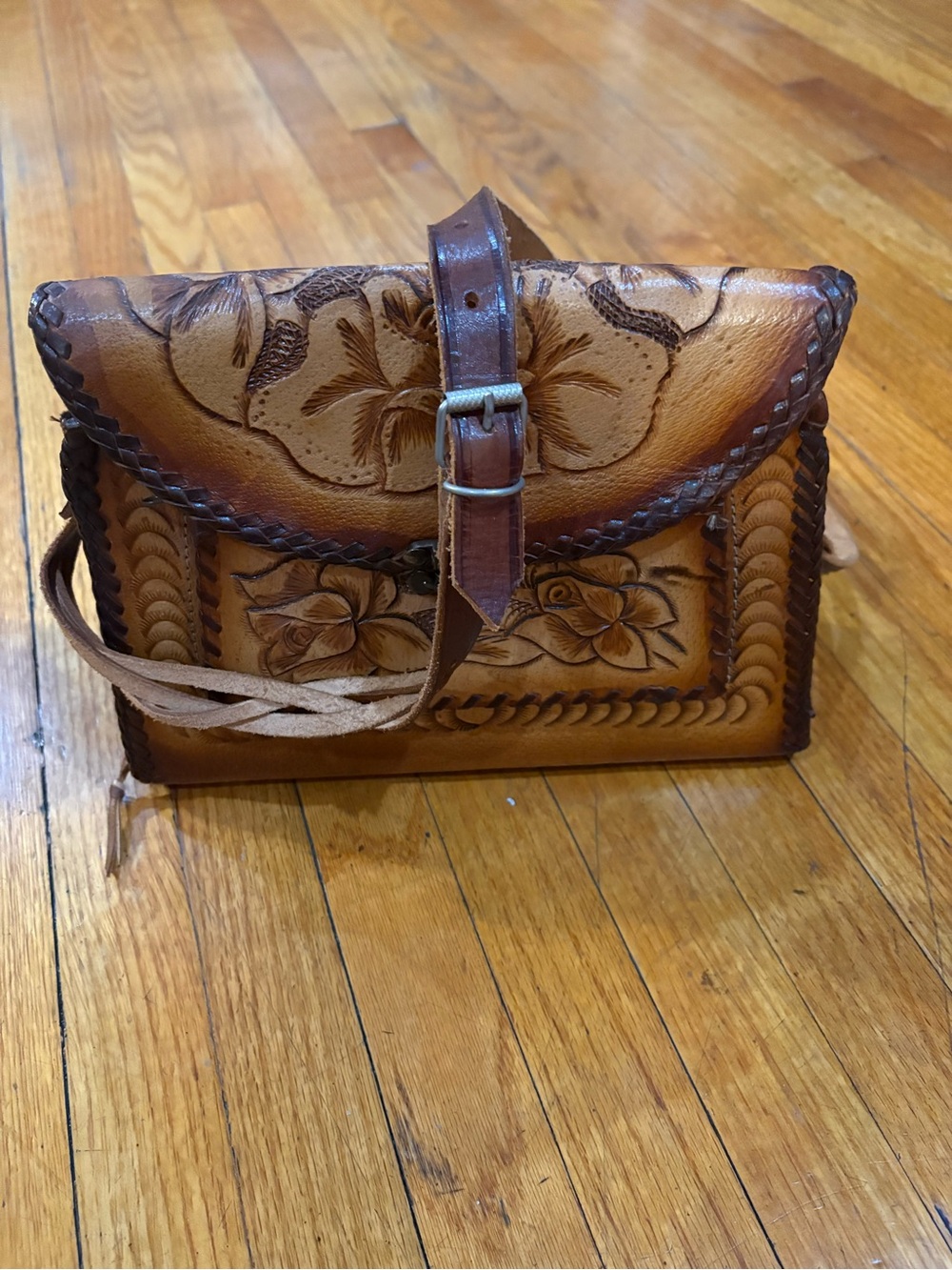 NEW Vintage Leather HandTooled Large Floral Motif Shoulder Bag 11” L x 8.5” H